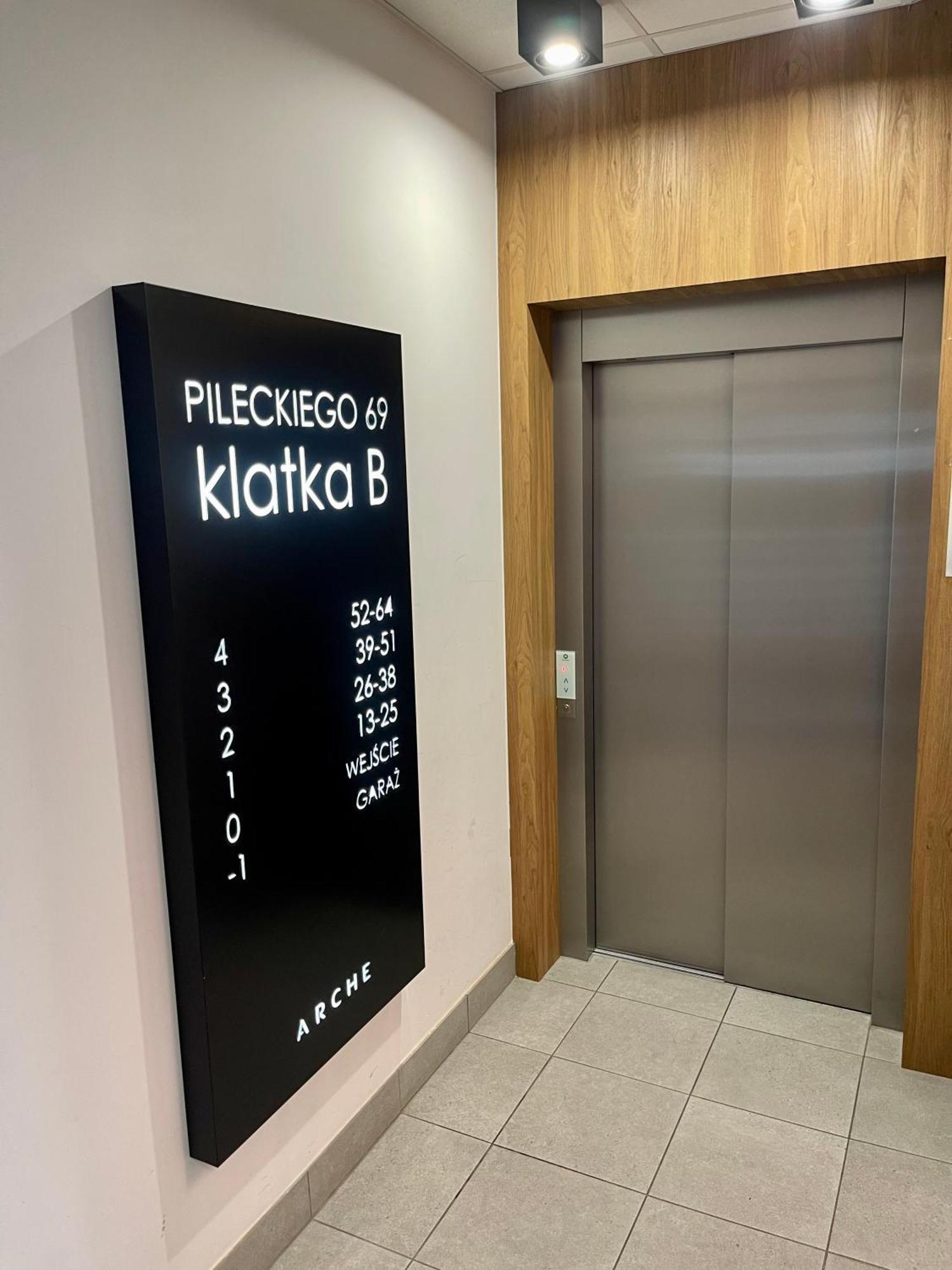 Lägenhet Time&house Pileckiego Przy Centrum Onkologi I Klinice Novum Apartament Na Wylacznosc Pokoj,sypialnia,lozko, Lazienka,kuchnia *