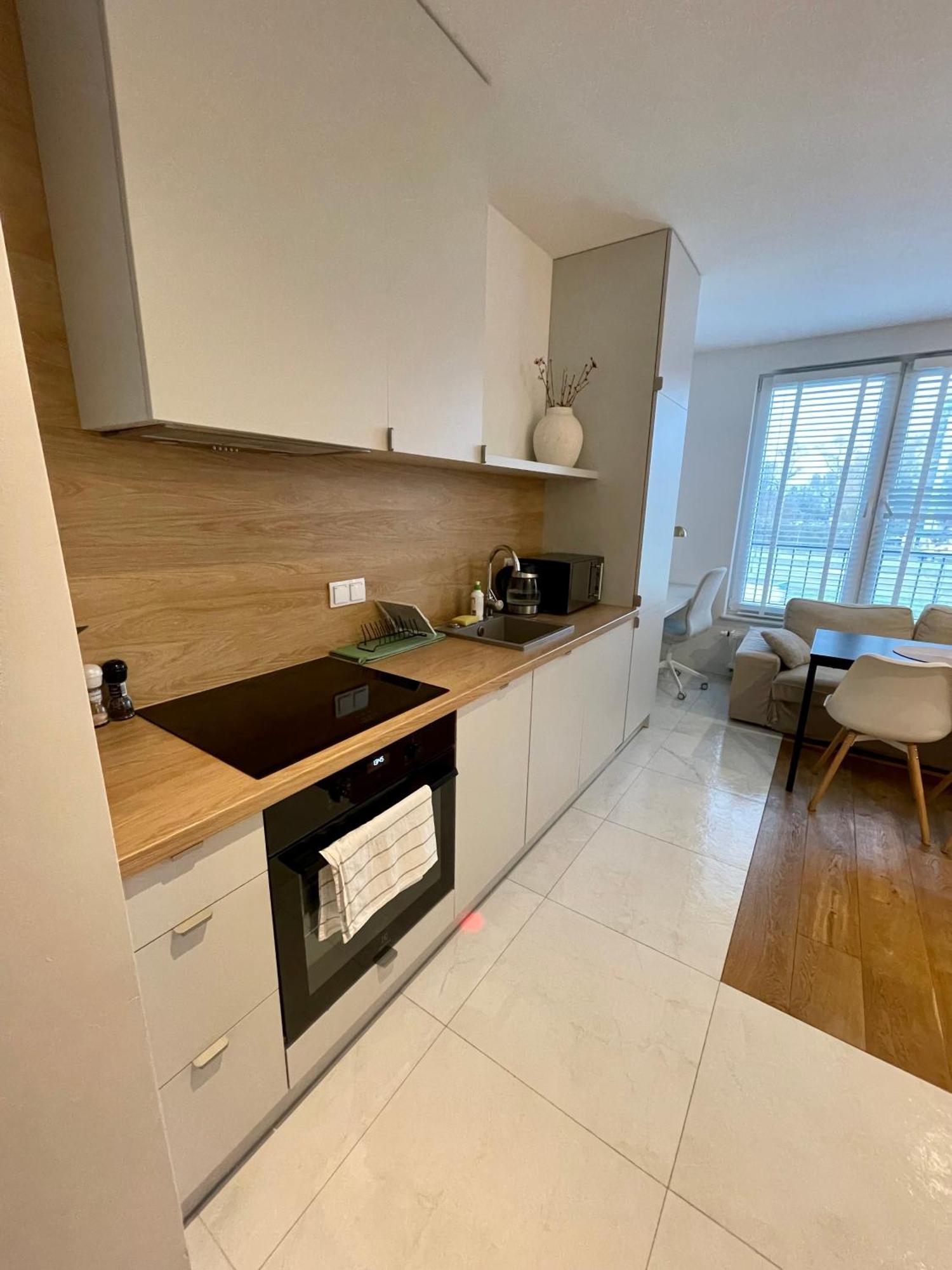 Time&house Pileckiego Przy Centrum Onkologi I Klinice Novum Apartament Na Wylacznosc Pokoj,sypialnia,lozko, Lazienka,kuchnia Lägenhet