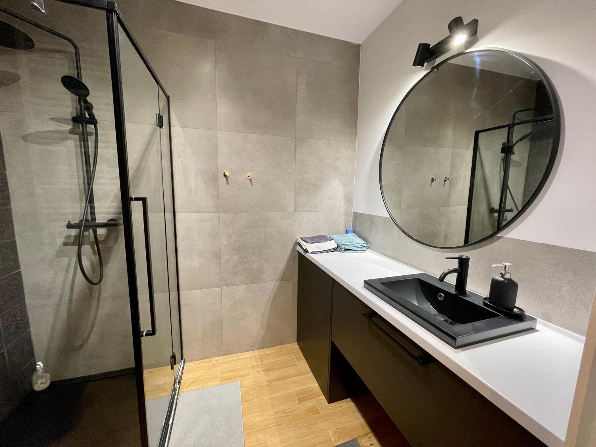 Lägenhet Time&house Pileckiego Przy Centrum Onkologi I Klinice Novum Apartament Na Wylacznosc Pokoj,sypialnia,lozko, Lazienka,kuchnia